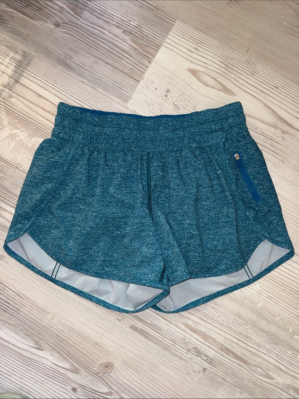 🍋Lululemon Tracker Short V 4", Size 8